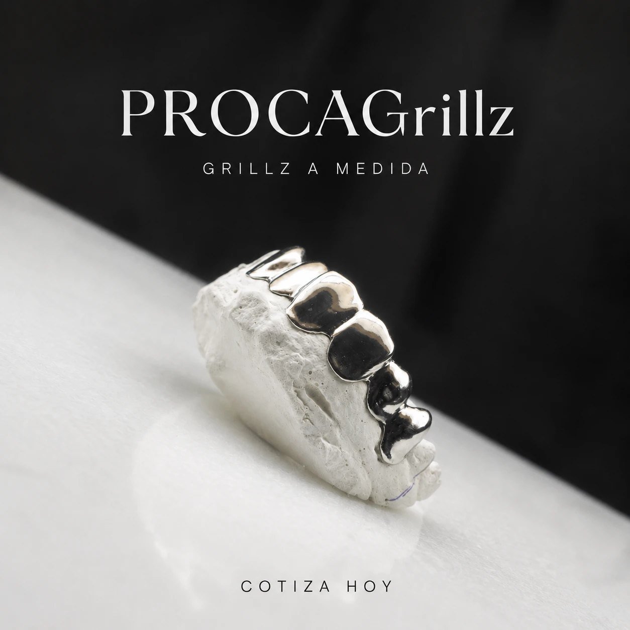 Grill en tono plata sobre modelo dental — GrillZ · CADCAMIA